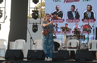 Gemlik Zeytini Festivali’ne Gemlikli sanatçılar damga vurdu